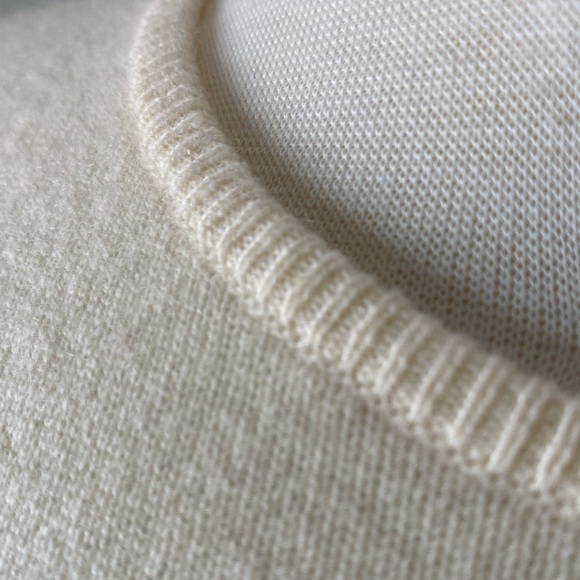 Debra C Beverly Hills. Crewneck Cream Cashmere Sweater, Made in Scotland, M - Picture 3 of 8